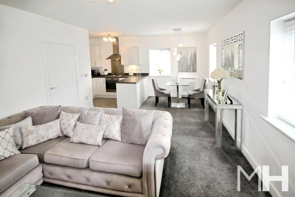 Property photo 2 of 11 Living Room