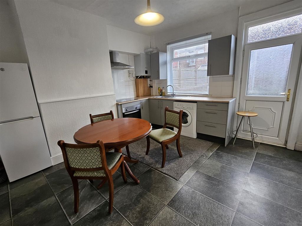 Property photo 1 of 8 Dining Kitchen