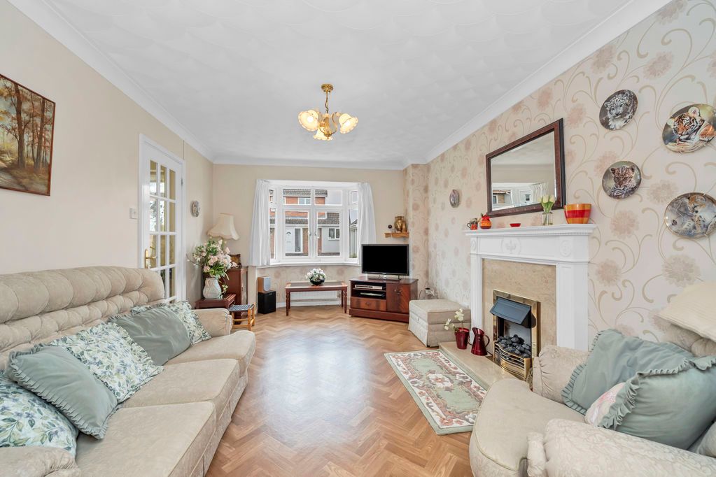 Property photo 3 of 18 Sitting Room
