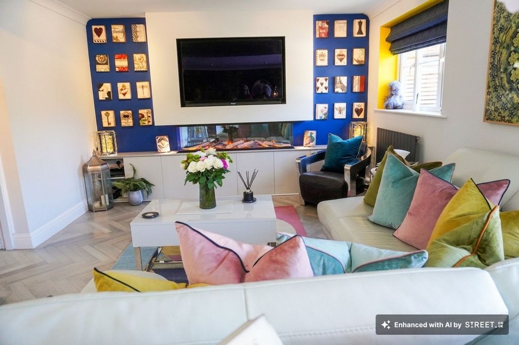 Property photo 3 of 41 Lounge