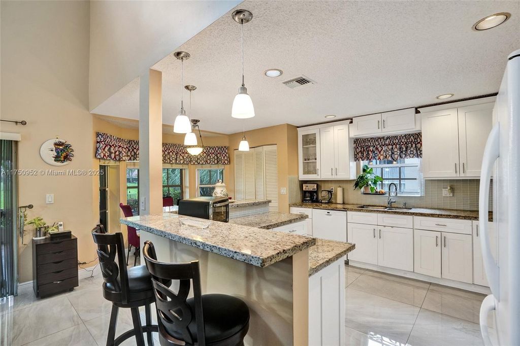 Property photo 2 of 36 <Alttext/>