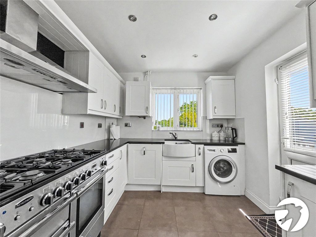 Property photo 2 of 19 Picture No. 16