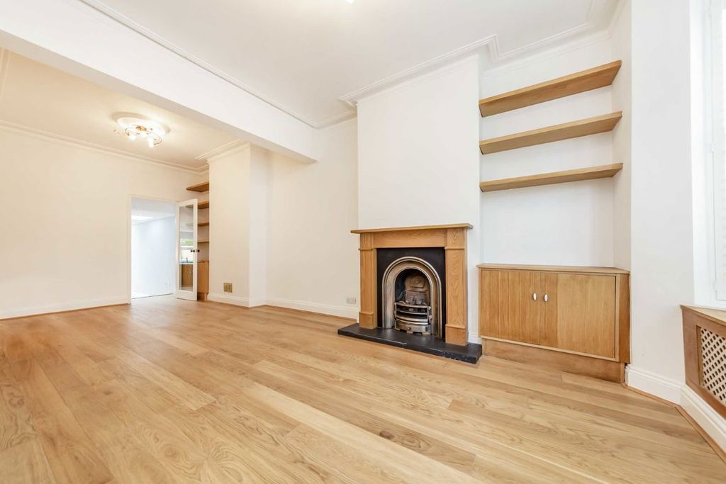 Property photo 2 of 8