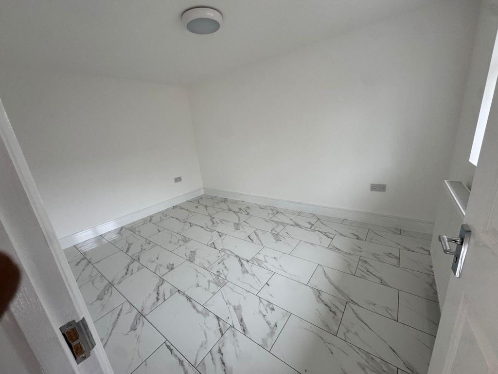 Property photo 3 of 5 Gallery