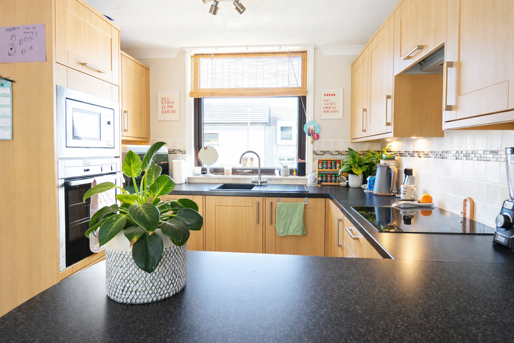 Property photo 3 of 20 Kitchen