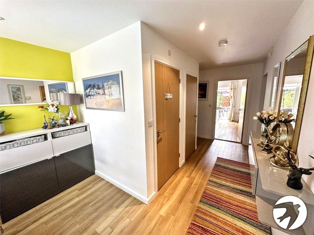 Property photo 2 of 17 Entrance Hall