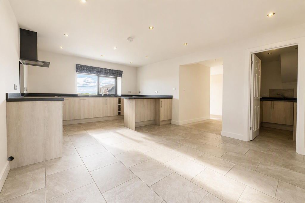 Property photo 1 of 17 Kitchen