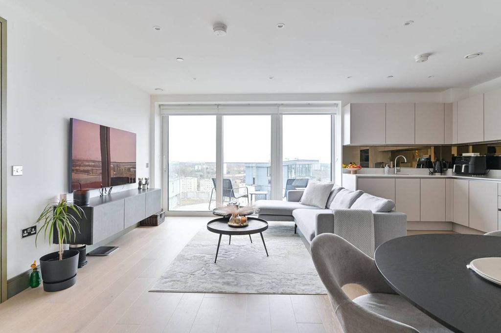 Property photo 2 of 21