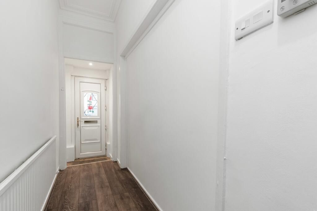 Property photo 3 of 18 Knowsley Road Hallway