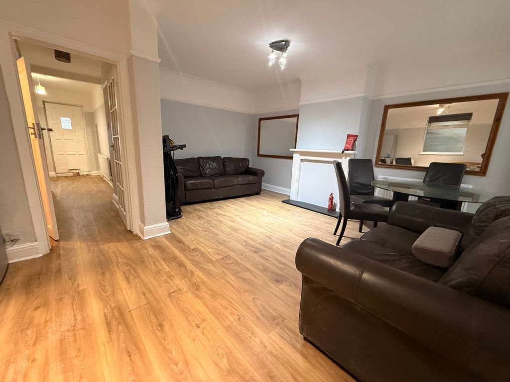 Property photo 3 of 25 Living Room