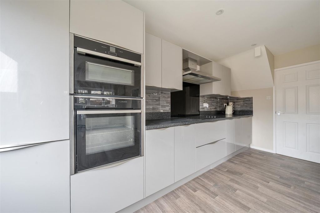 Property photo 2 of 22 Kitchen