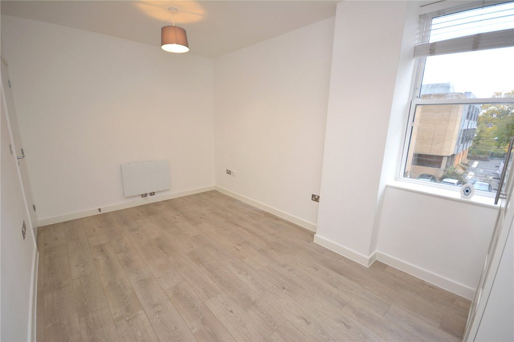 Property photo 2 of 6 Main Bedroom