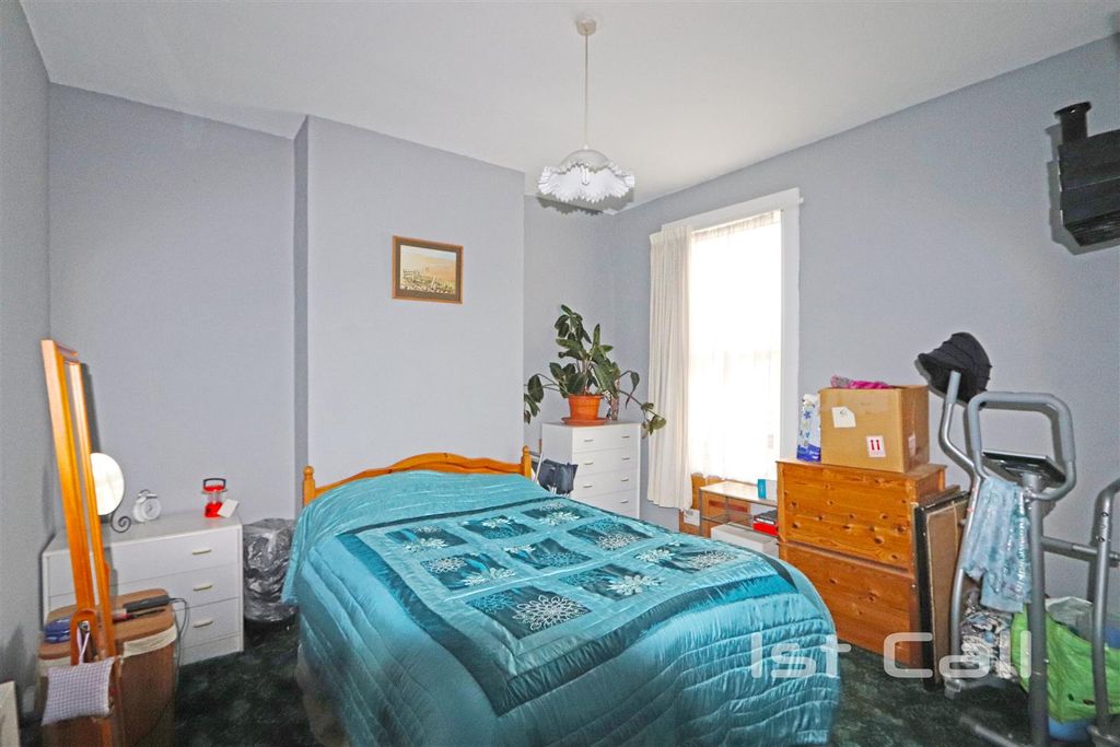 Property photo 3 of 11 Bedroom 1