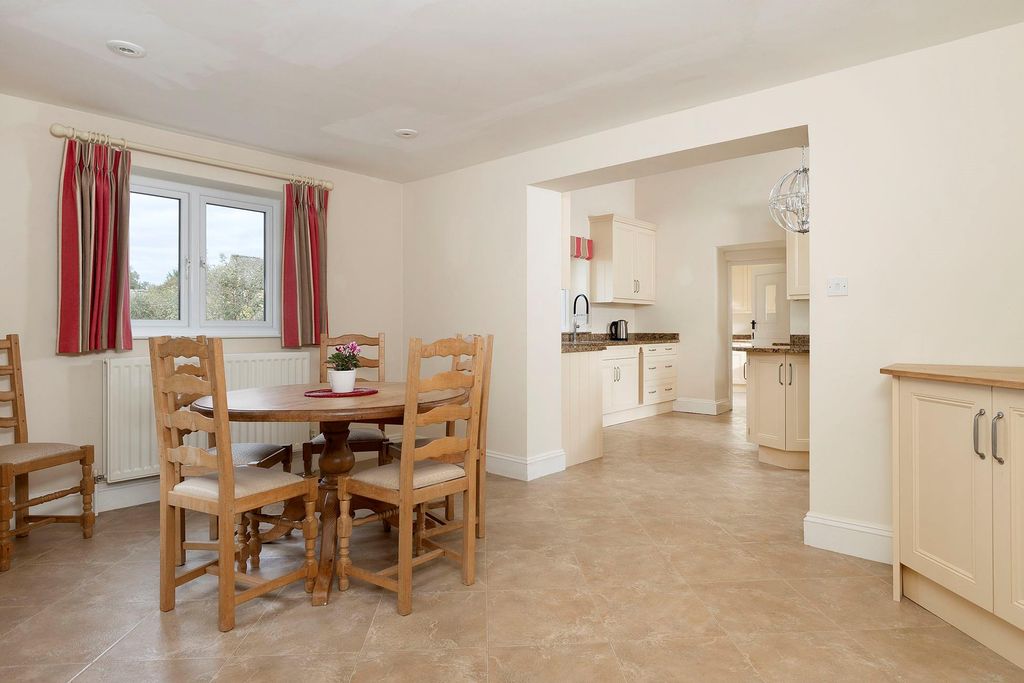 Property photo 3 of 27 Image