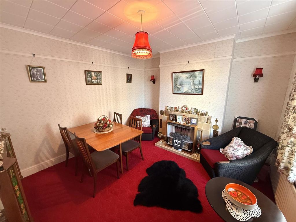 Property photo 3 of 34 Sitting Room