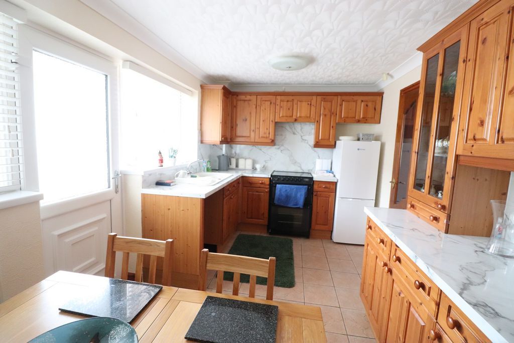 Property photo 3 of 21 Kitchen/Diner