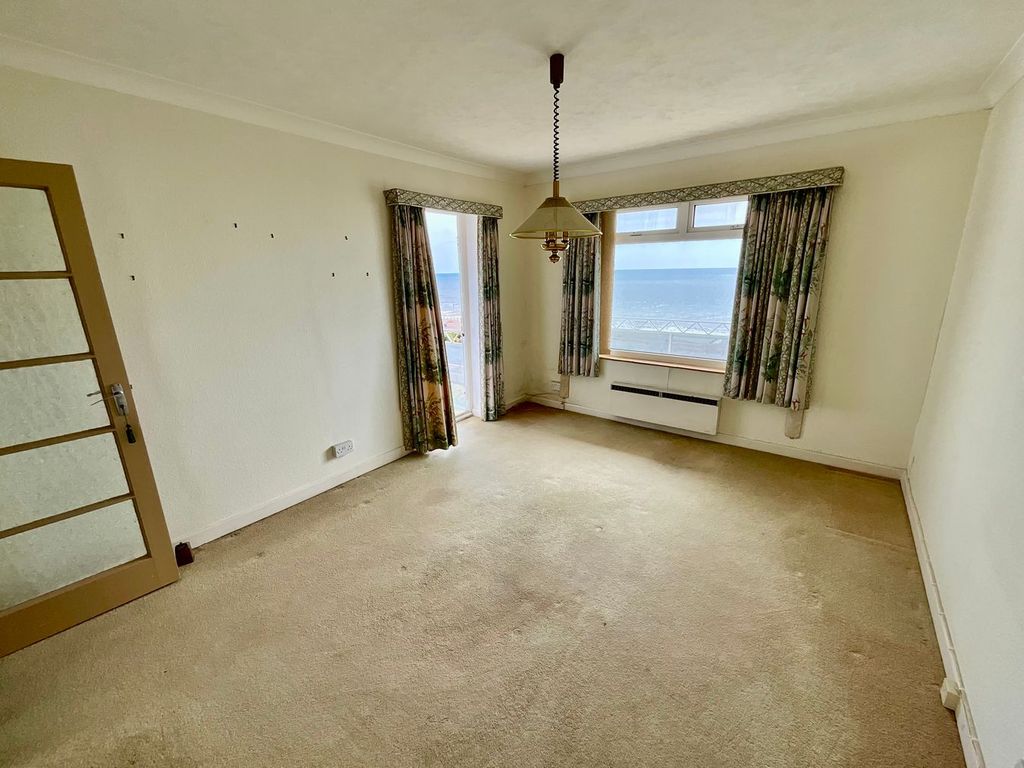 Property photo 2 of 27