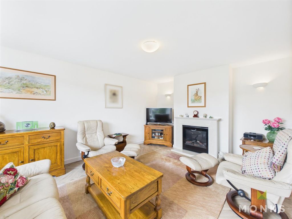 Property photo 3 of 12 Cam01348G0-Pr0692-Still006.Jpg