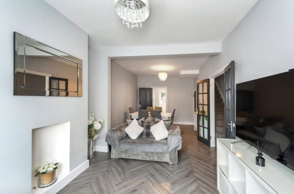 Property photo 3 of 14 Reception