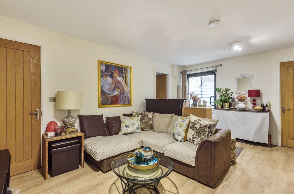 Property photo 1 of 7 Picture No. 20