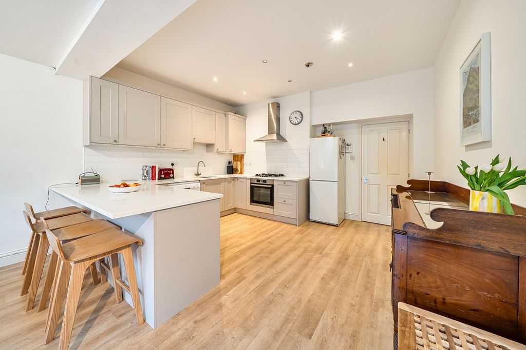 Property photo 3 of 22 Picture No. 12