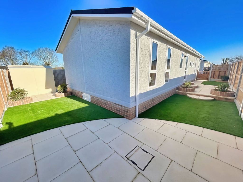 Property photo 3 of 24