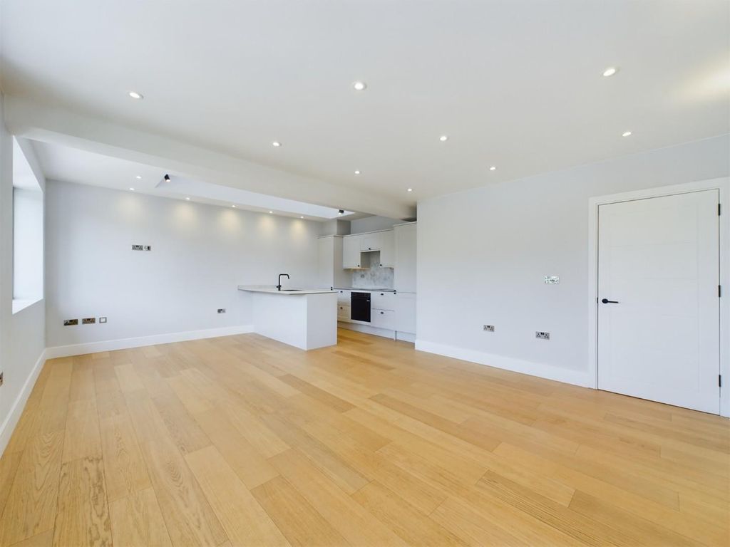 Property photo 1 of 10 Kitchen To Reception