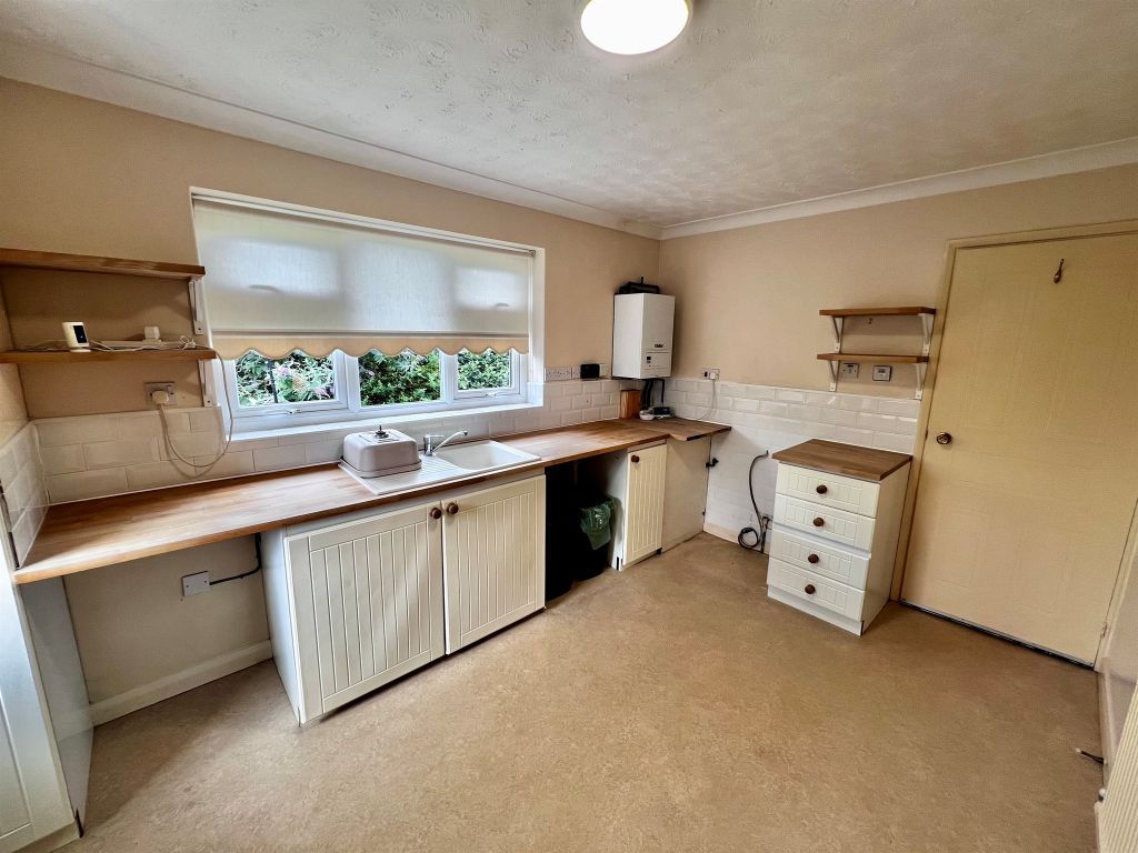 Property photo 3 of 13 Kitchen