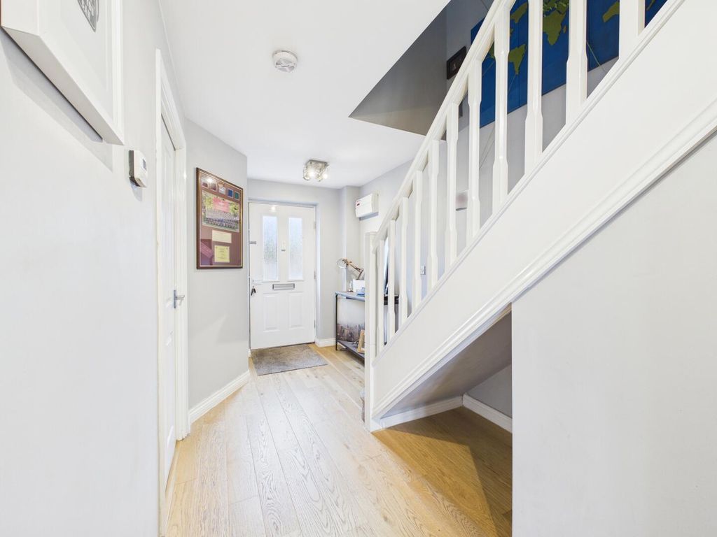 Property photo 2 of 17 Hallway