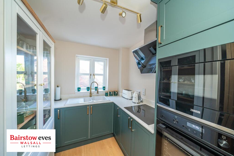 Property photo 1 of 11 Kitchen