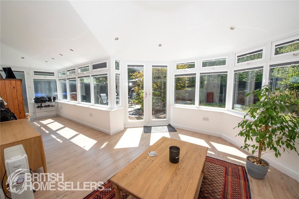 Property photo 2 of 31 Picture No. 14