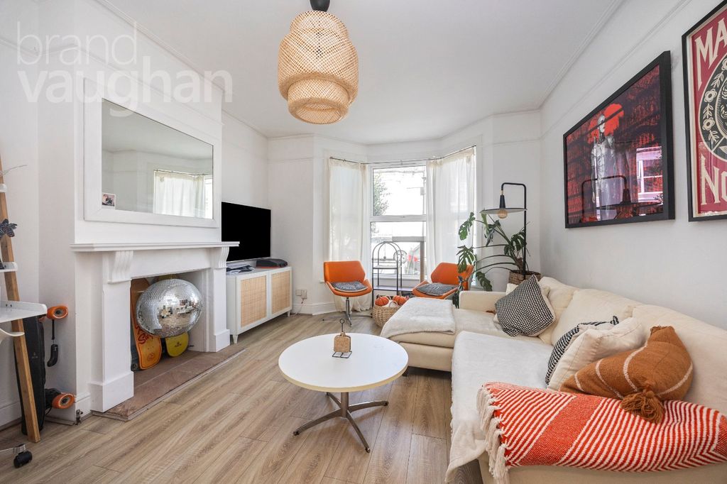 Property photo 2 of 23 Picture No. 18