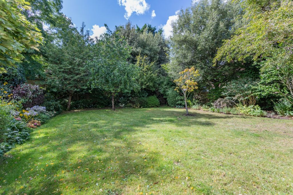 Property photo 2 of 22 Garden