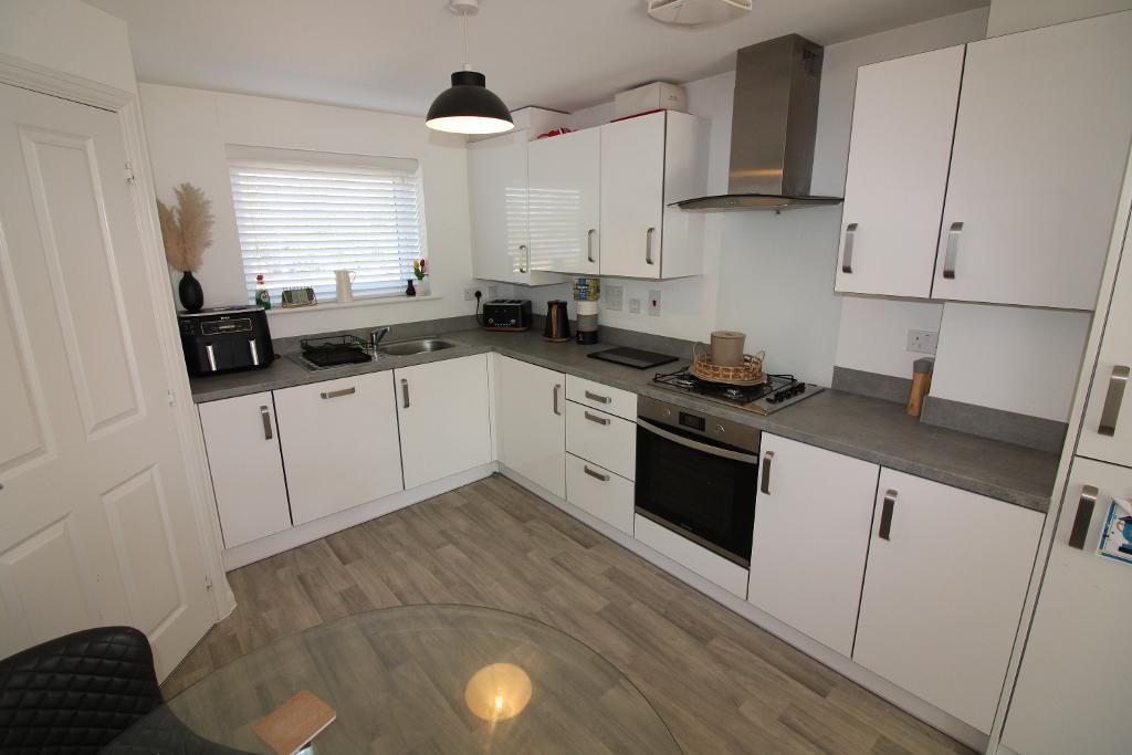Property photo 3 of 9 Kitchen