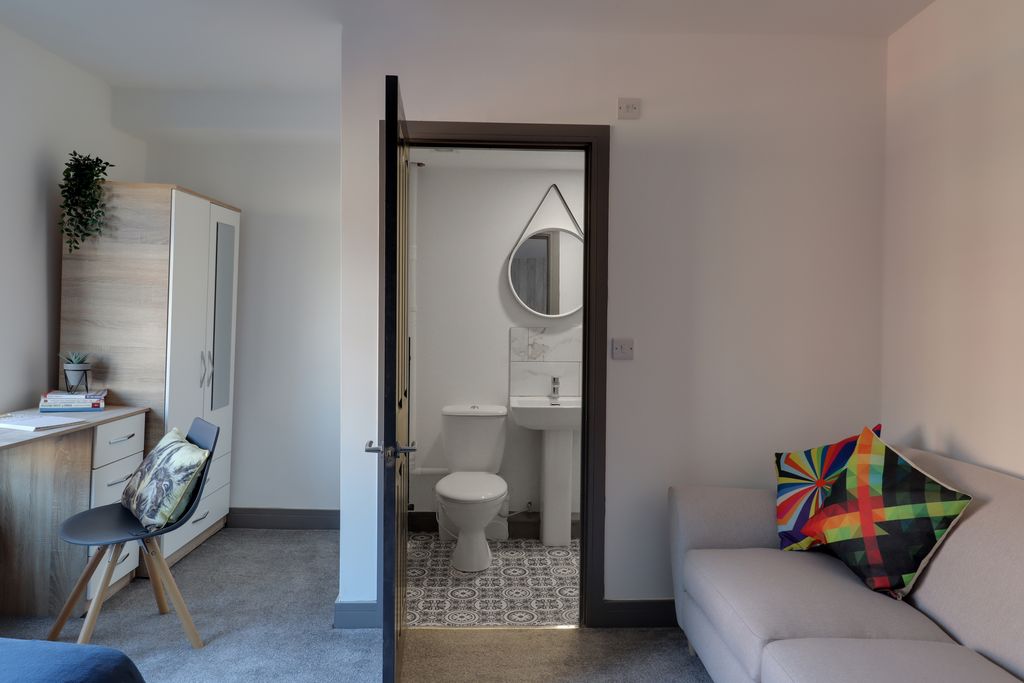 Property photo 3 of 6