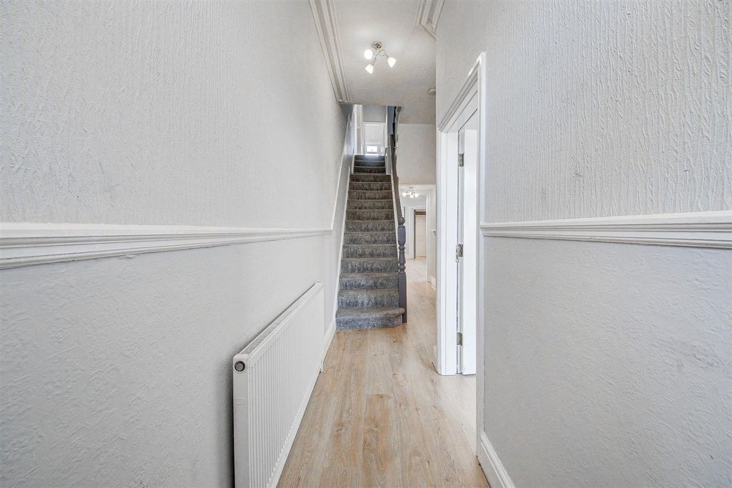 Property photo 3 of 37 4574512