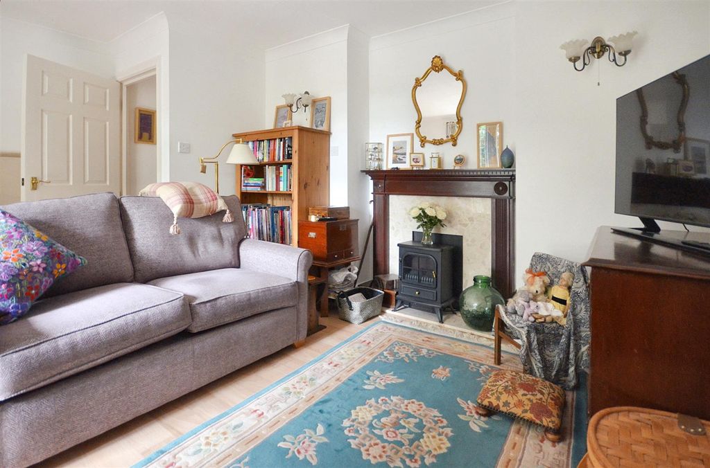 Property photo 3 of 11 Sitting Room