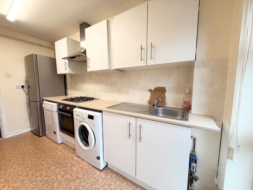 Property photo 2 of 11 Kitchen