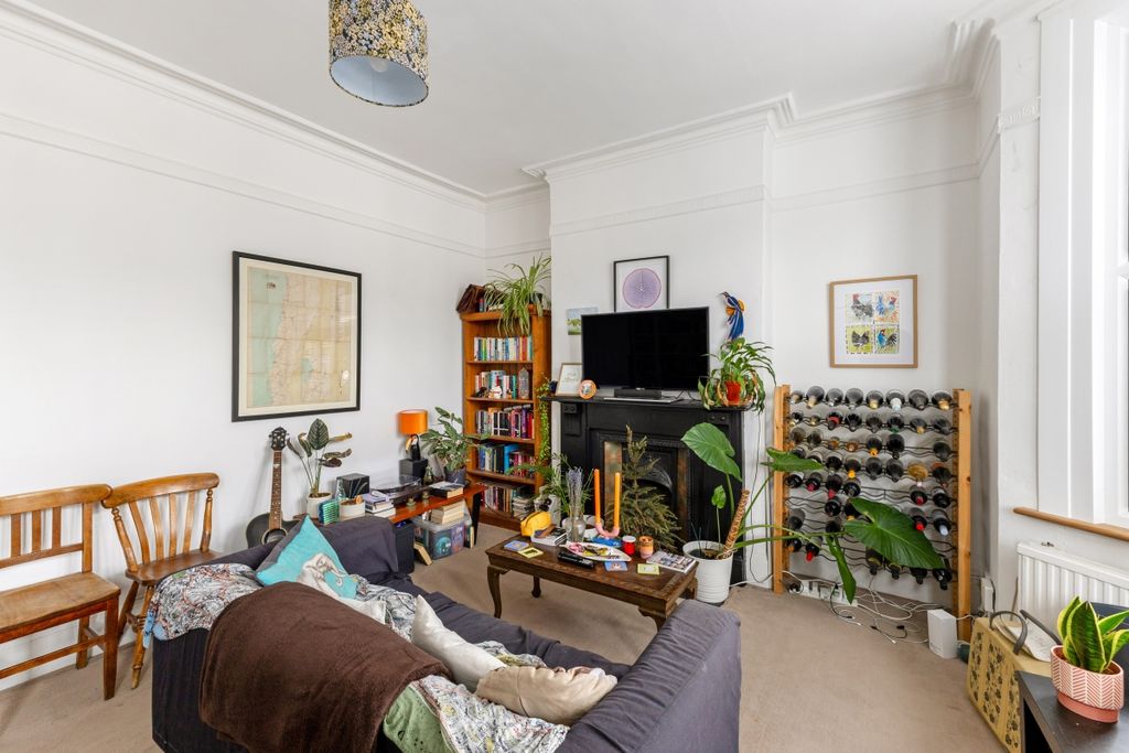 Property photo 3 of 14 103246_42B-Rainha...