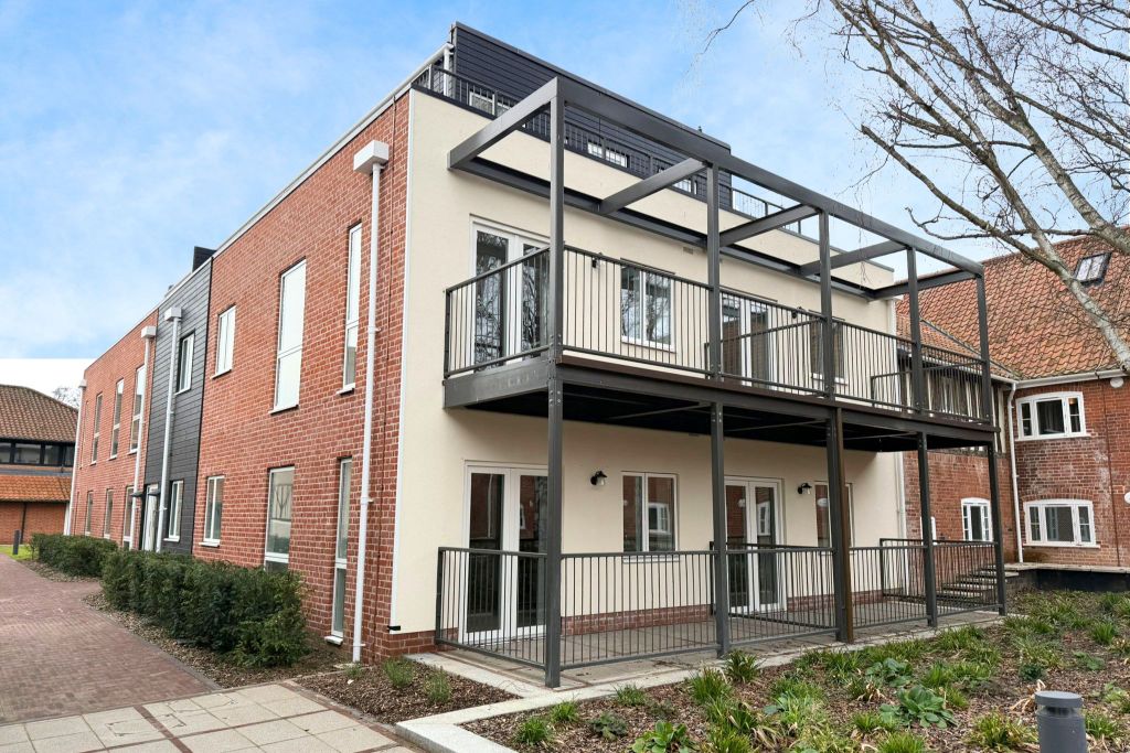 Property photo 1 of 12