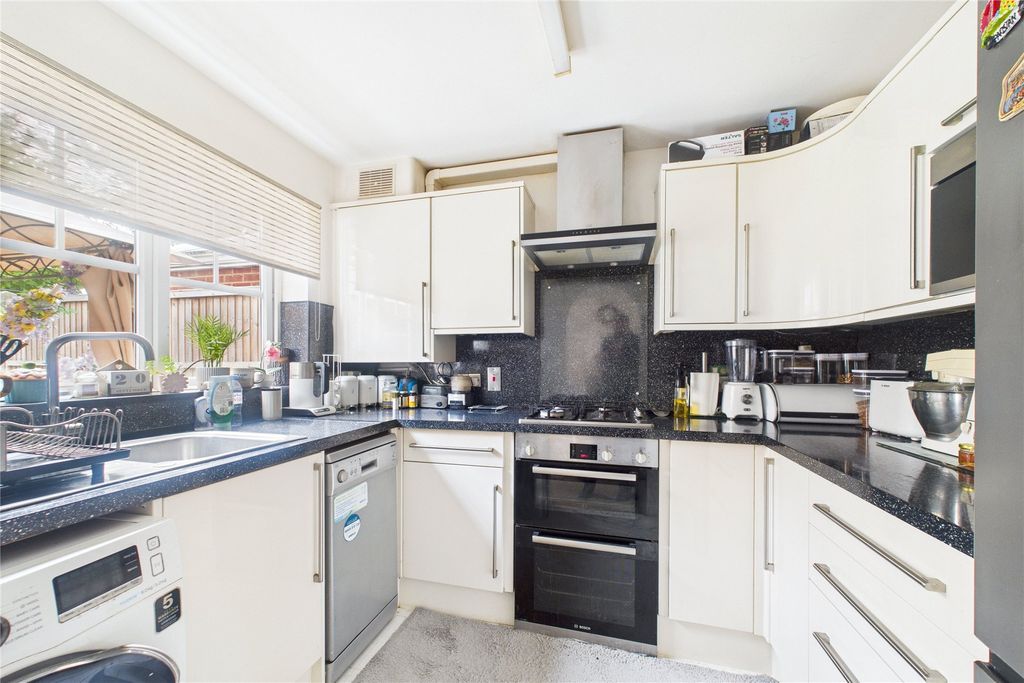 Property photo 3 of 9 Picture No. 25