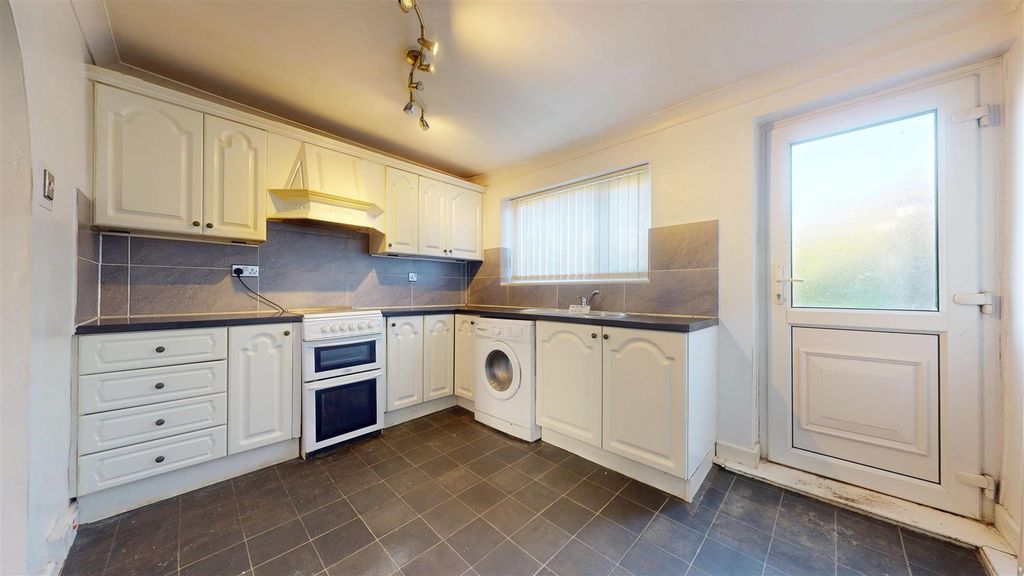 Property photo 3 of 17 Penny Lane Kitchen