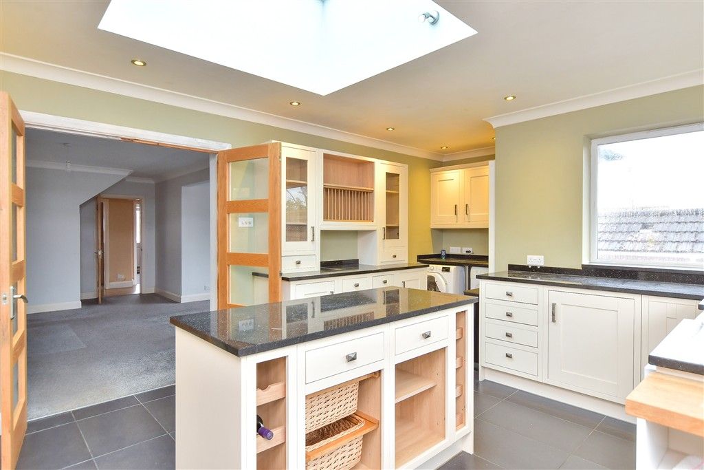 Property photo 3 of 12 Kitchen