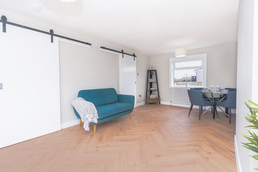 Property photo 3 of 27