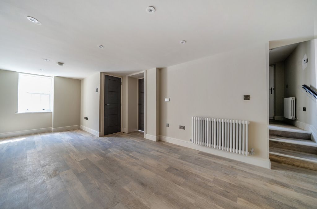 Property photo 3 of 8 1493589-6-6A510ba...