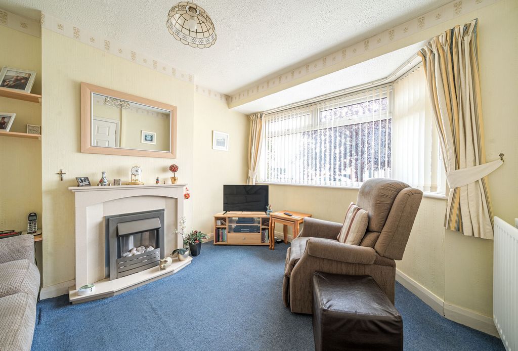 Property photo 2 of 8 1327768-12-6881Fd...