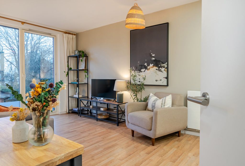 Property photo 2 of 9 1409118-6-6985B55...