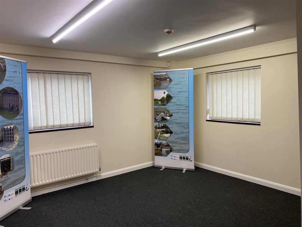 Property photo 3 of 10 Reception