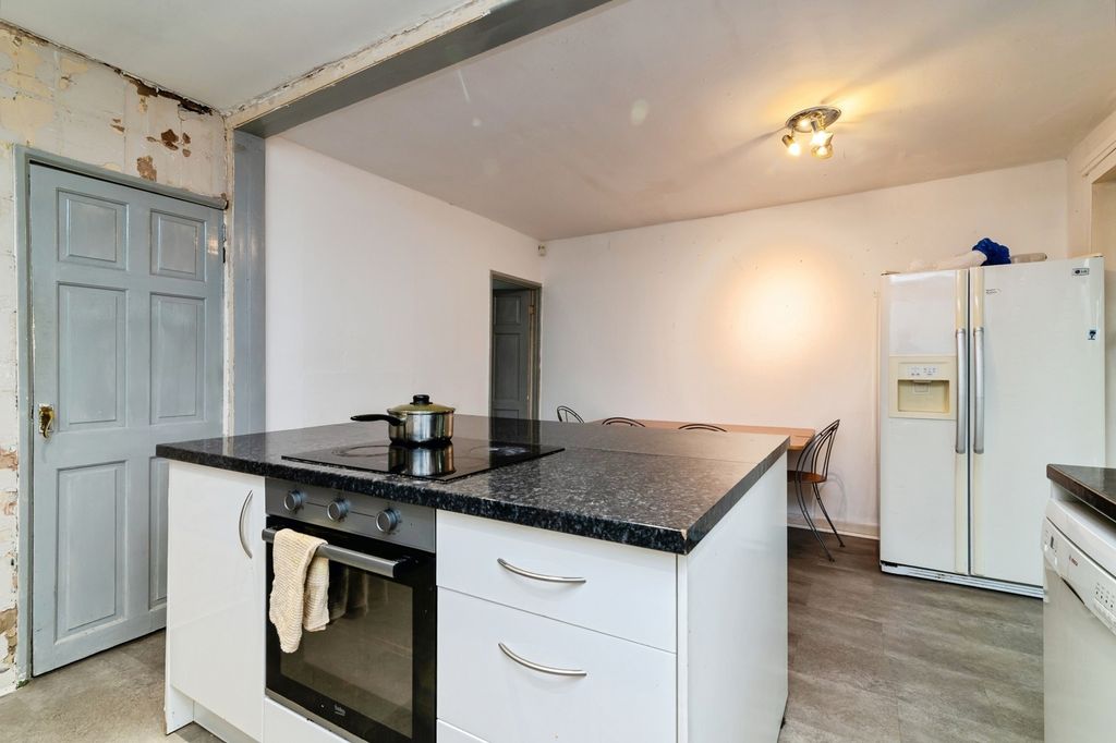 Property photo 2 of 17 Photo