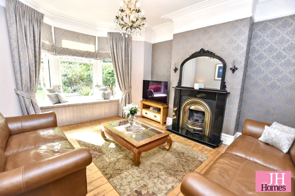 Property photo 2 of 33